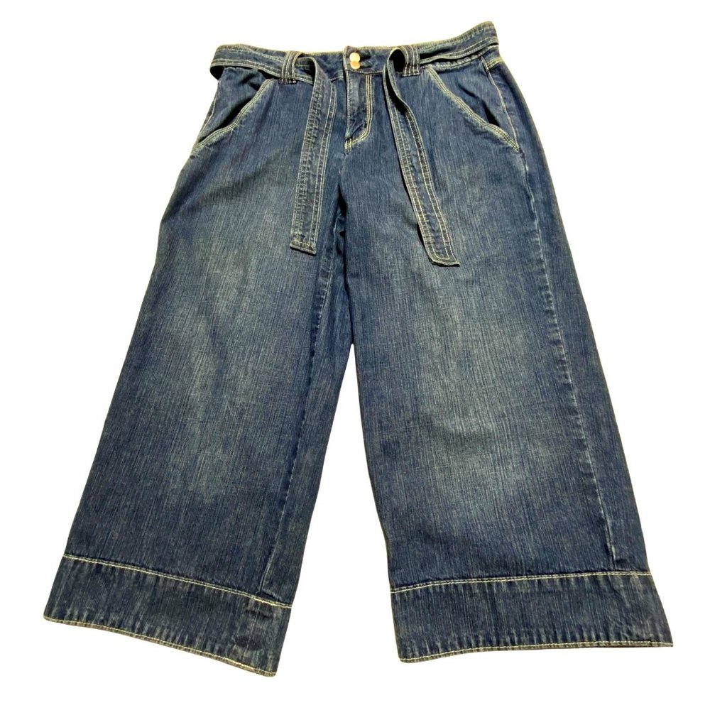 Cato Jeans relaxed fit straight leg Women's size 10 blue capri jeans.